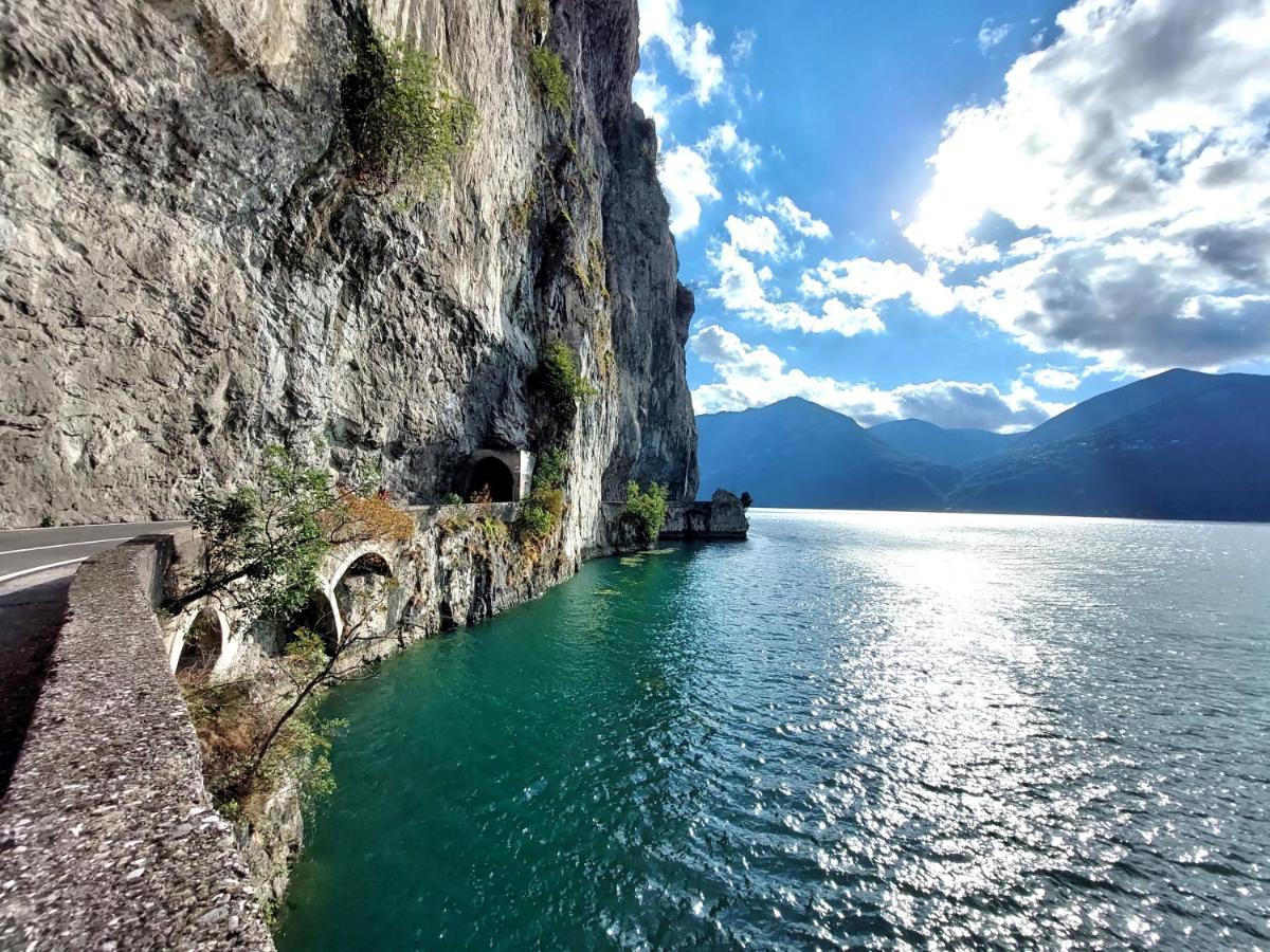 Iseo Lake Villa Con Vista Lago E Piscina Costa Volpino Exterior foto