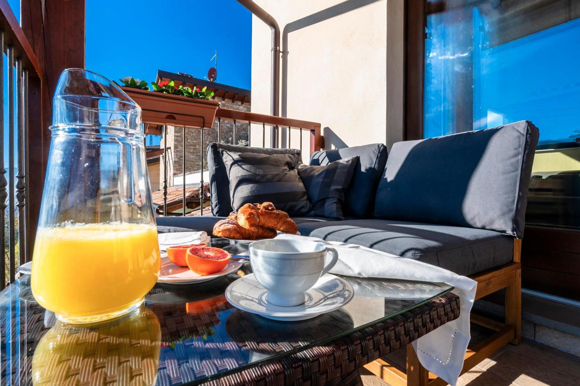 Iseo Lake Villa Con Vista Lago E Piscina Costa Volpino Exterior foto