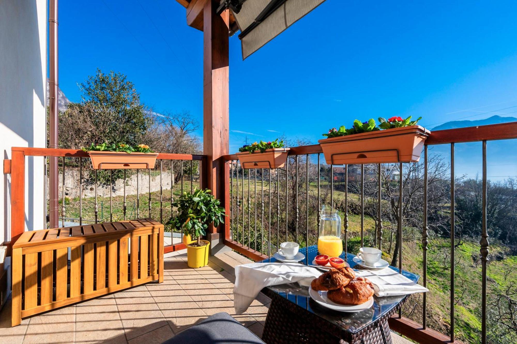 Iseo Lake Villa Con Vista Lago E Piscina Costa Volpino Exterior foto